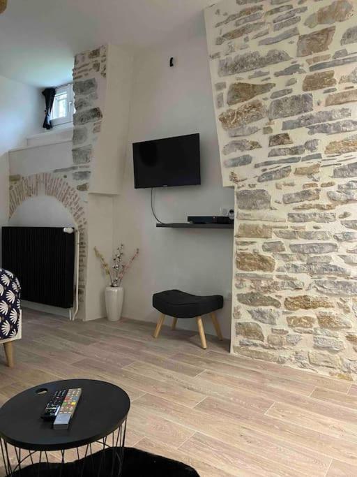 Charmant Studio Idealement Place Et Paisible ! 올롱생테마리 외부 사진